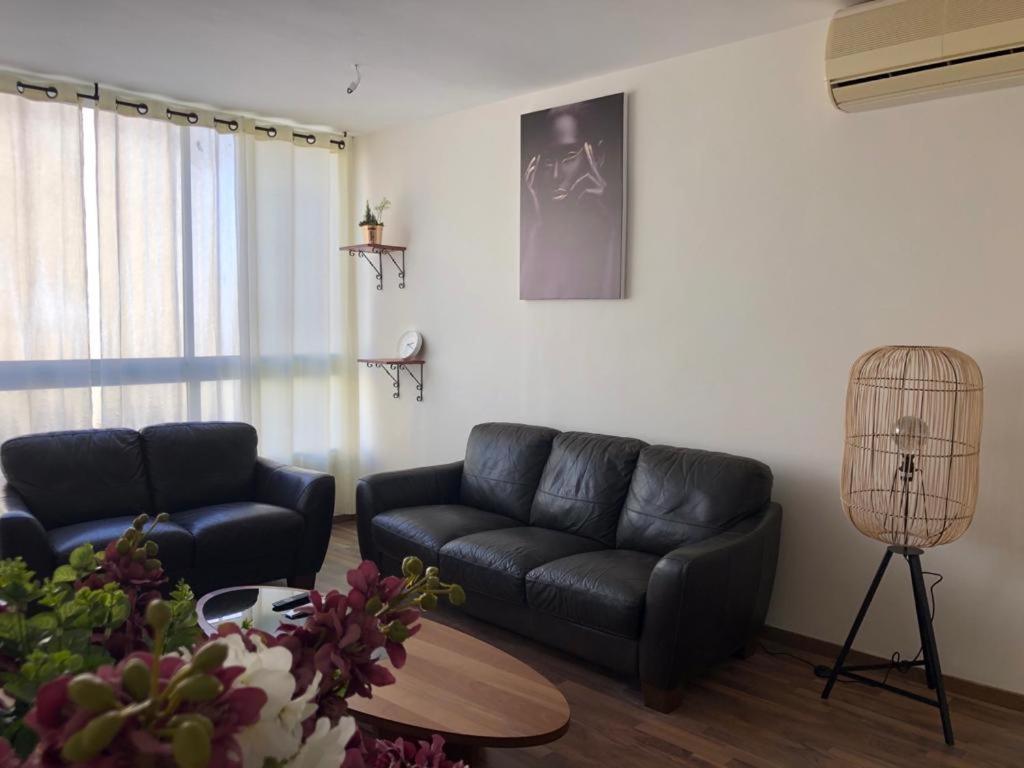 Sky Home Apartment Jabotinsky 8 Bat Yam Esterno foto